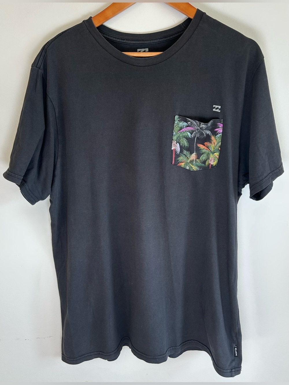 Billabong Team Pocket Men's T-Shirt XXL Gray Black Tropical Palm Graphic Surf
